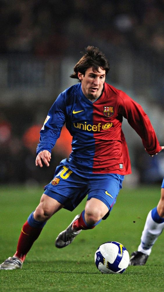 Young Messi dribbling.