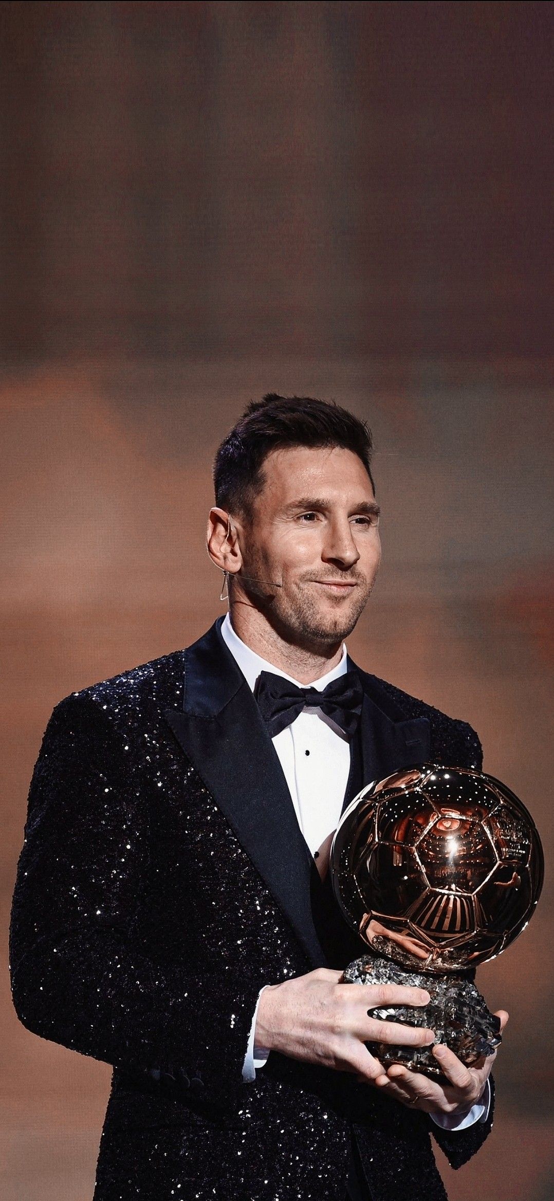 Messi holding his 7th Ballon d'or.