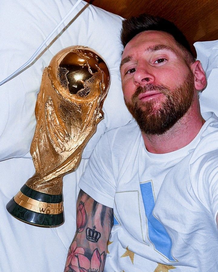 Messi's selfie with World Cup